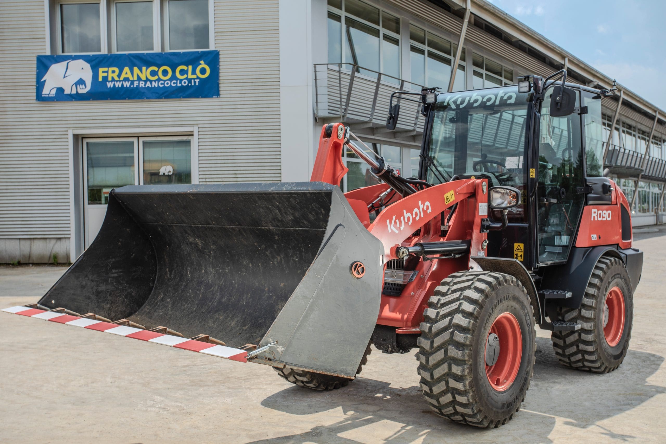 KUBOTA R090 WTQC mid-range compact wheel loader - Franco Clò Macchine Movimento Terra