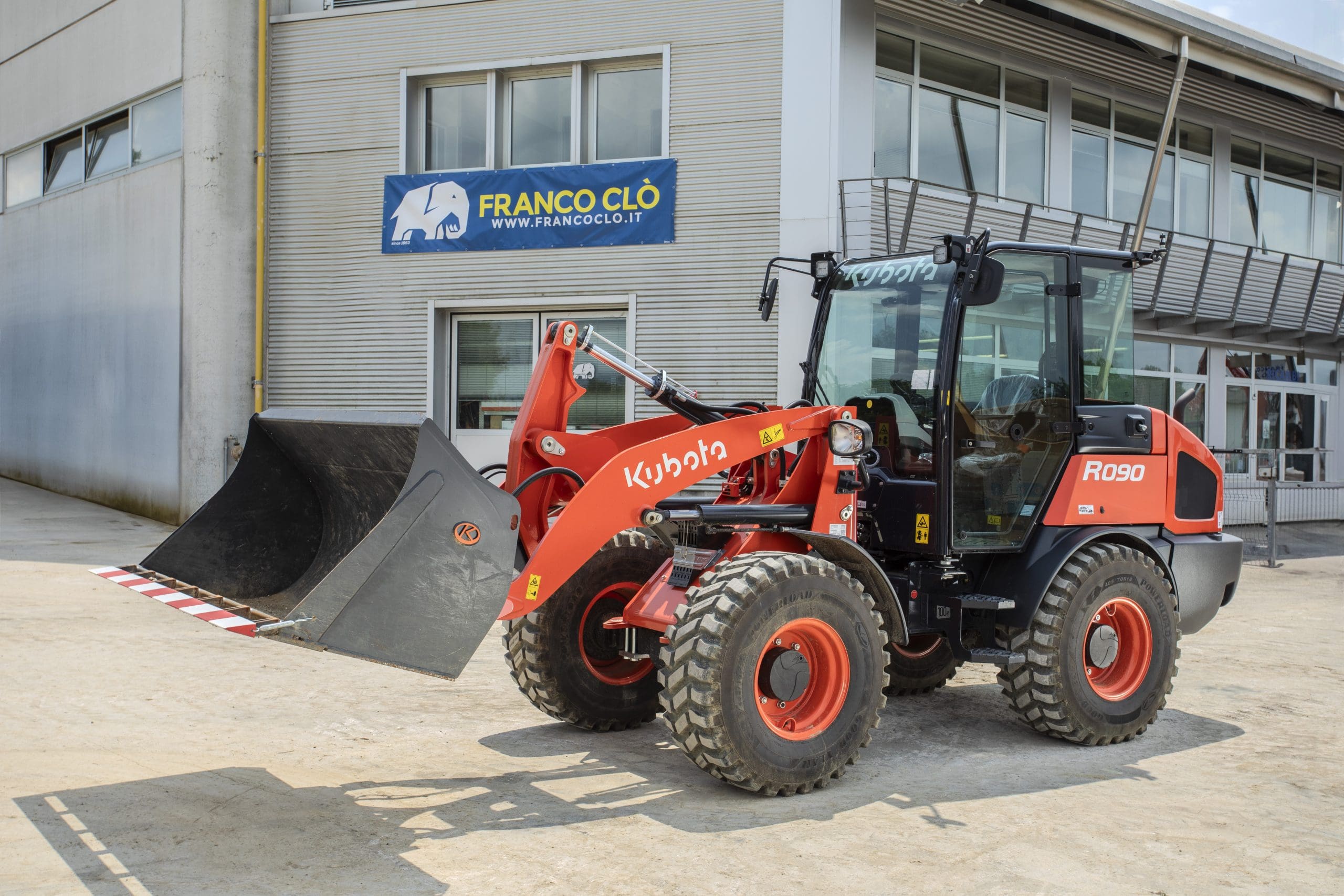 Pala gommata media KUBOTA R090 WTQC - Franco Clò Macchine Movimento Terra