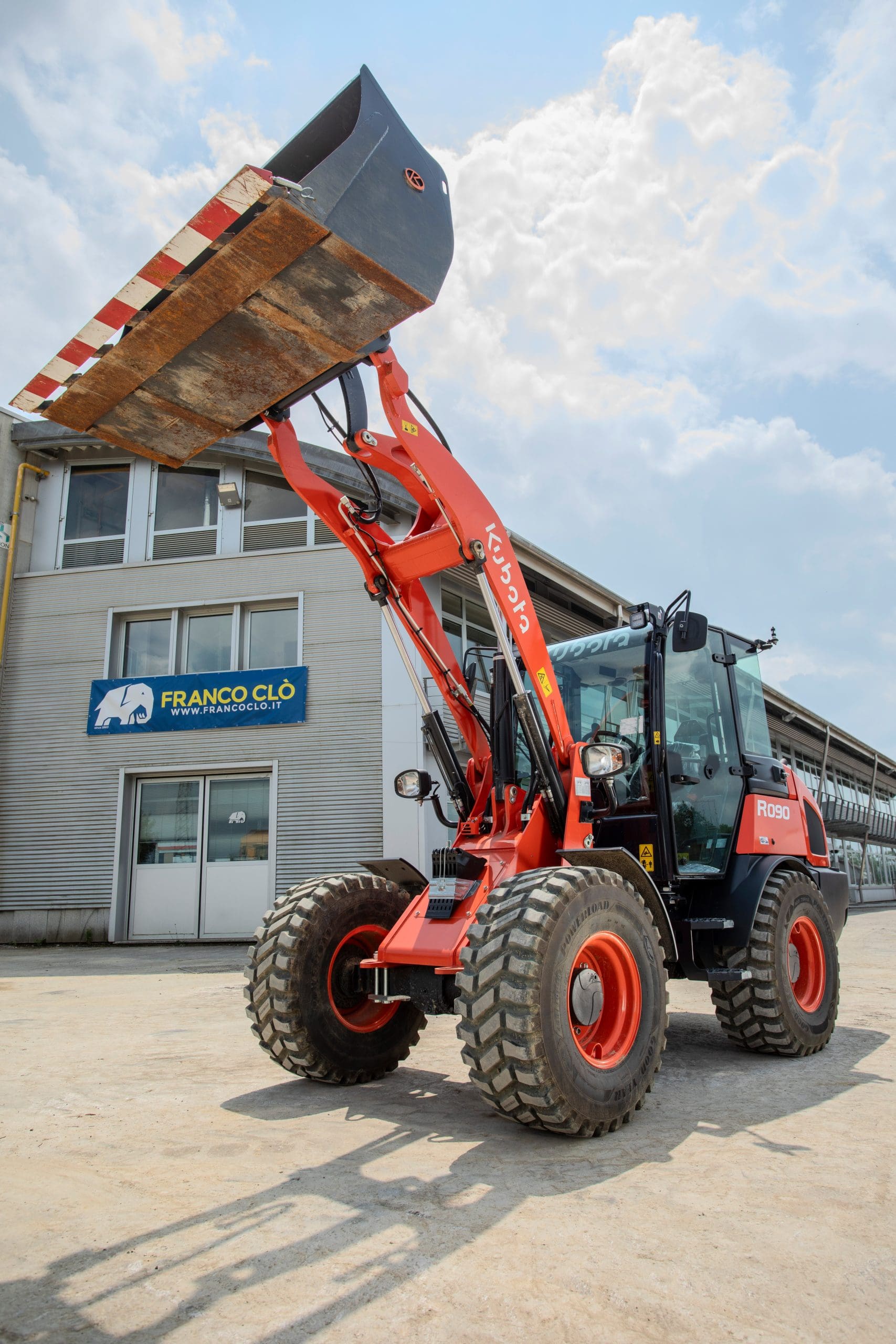 KUBOTA R090 WTQC mid-range compact wheel loader - Franco Clò Macchine Movimento Terra