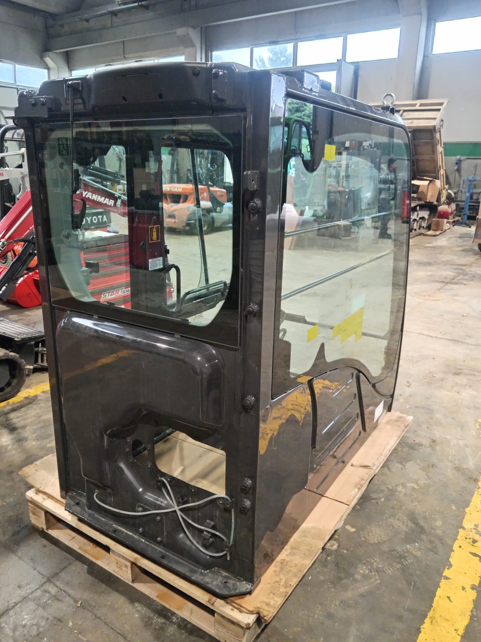 Cabina per HITACHI ZX 180.7 - Franco Clò Macchine Movimento Terra