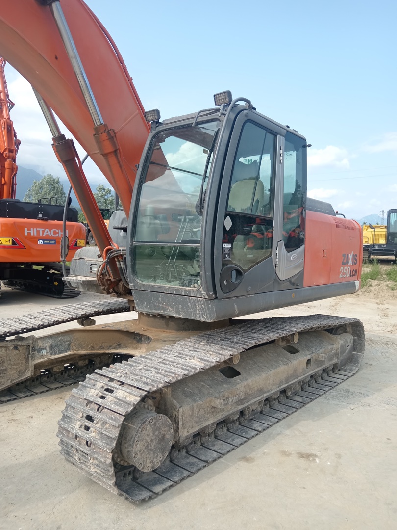 HITACHI ZX 250.3 LCN track excavator - Franco Clò Macchine Movimento Terra