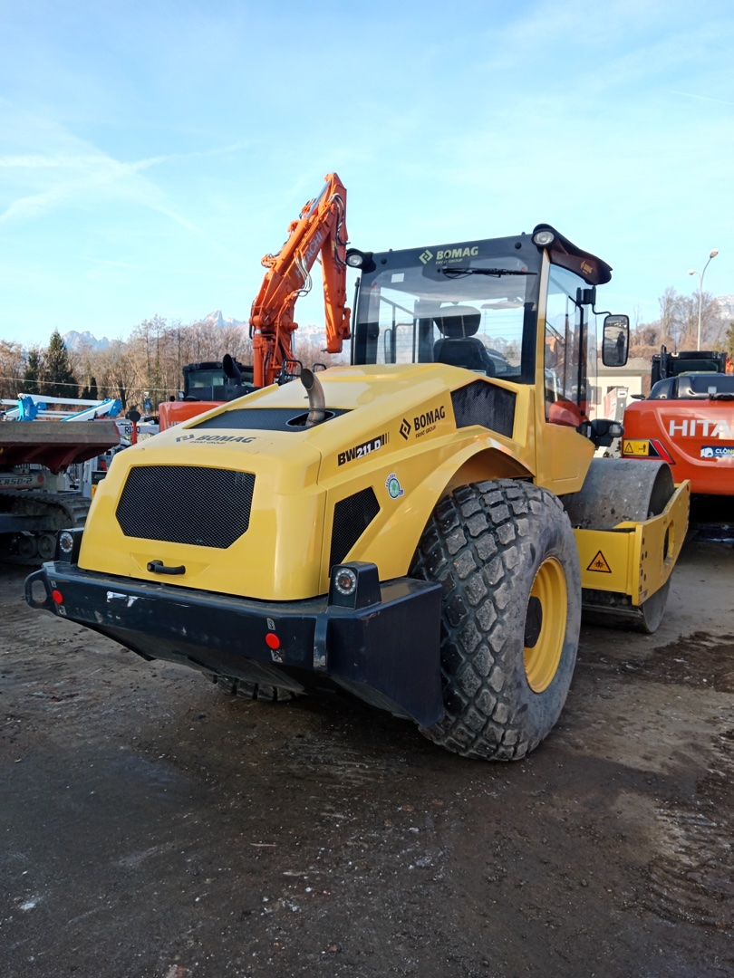 Rullo compattatore BOMAG BW 211 D-5 - Franco Clò Macchine Movimento Terra