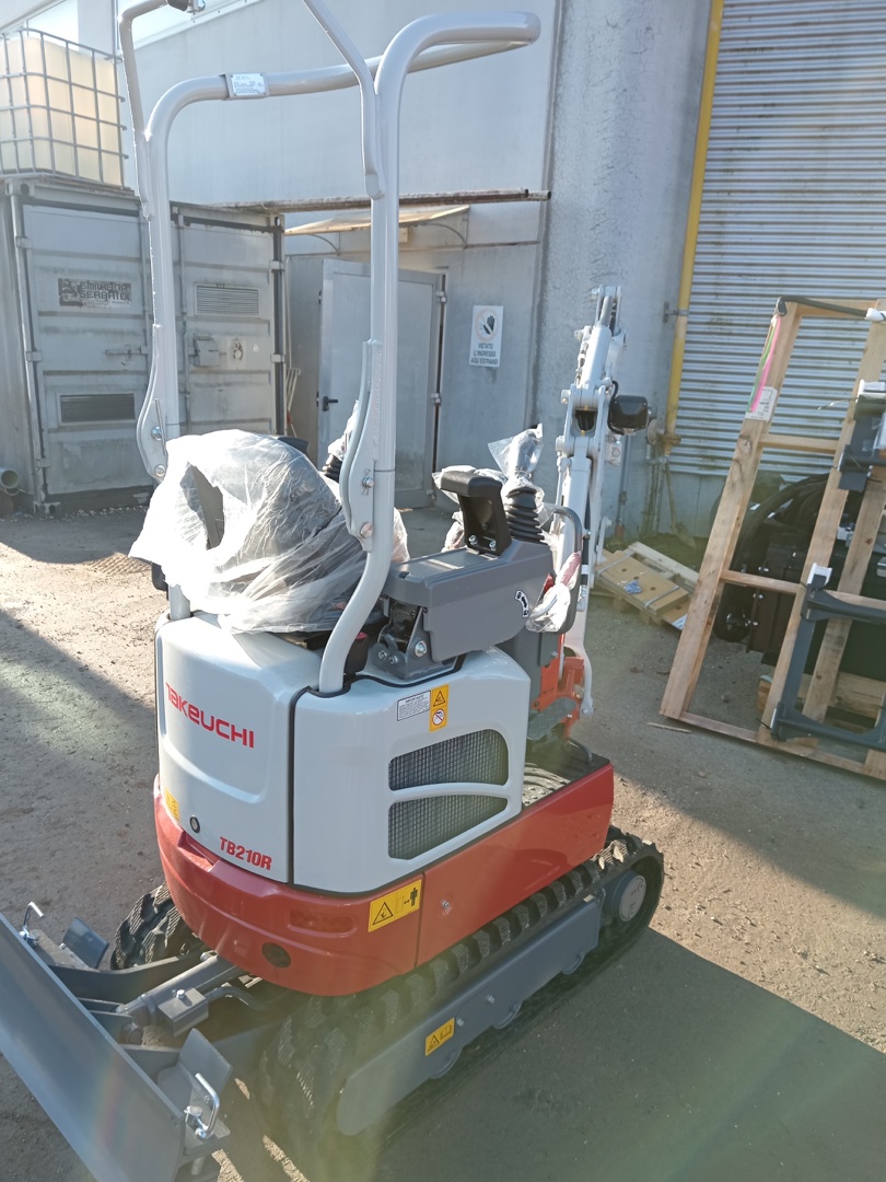 Mini escavatore TAKEUCHI TB210R - Franco Clò Macchine Movimento Terra