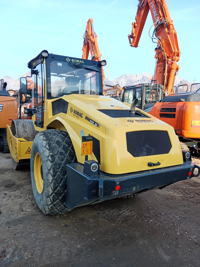 Rullo compattatore BOMAG BW 211 D-5 - Franco Clò Macchine Movimento Terra