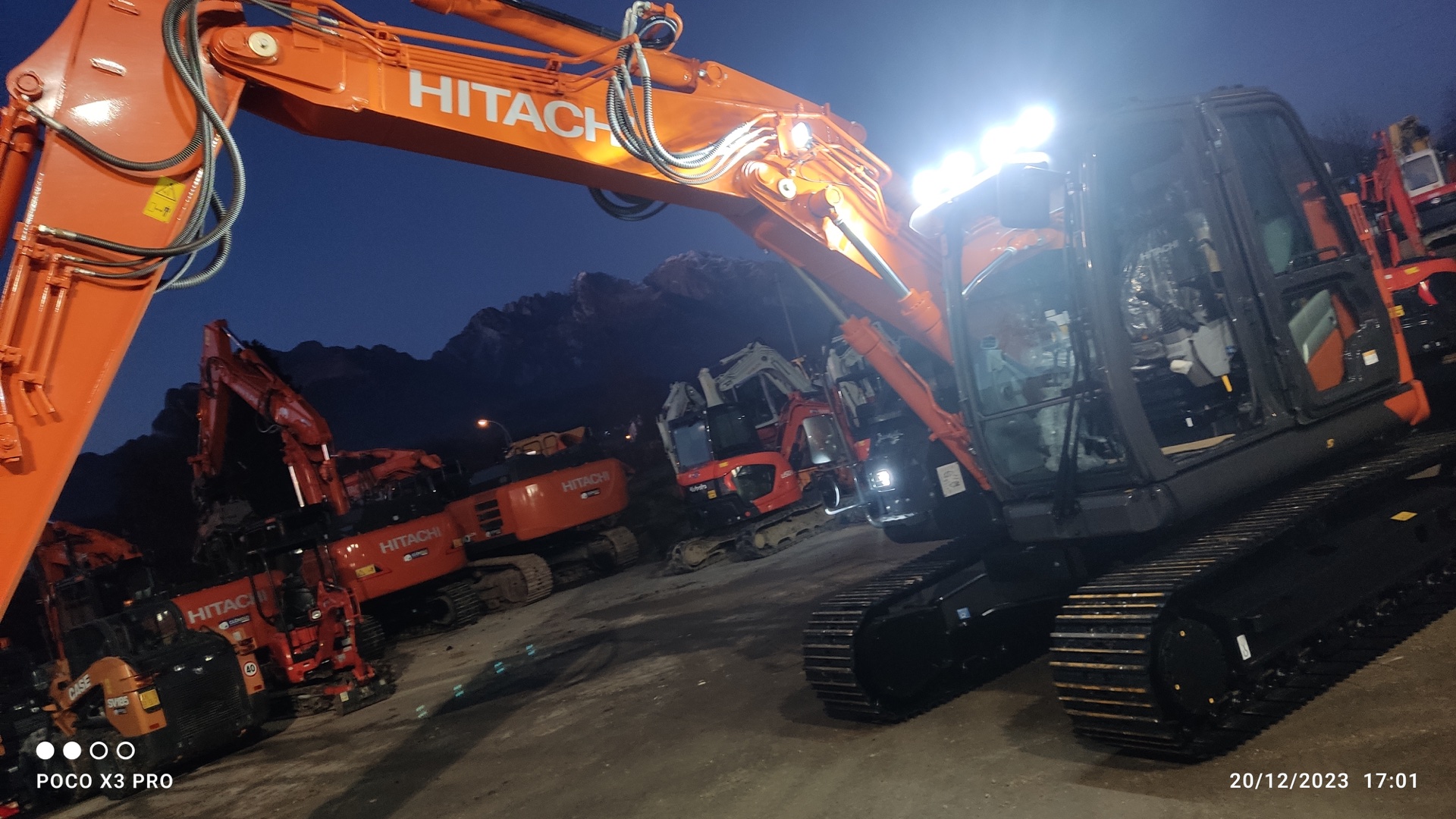 Escavatore cingolato HITACHI ZX 135US-7 / 2P-BL - Franco Clò Macchine Movimento Terra