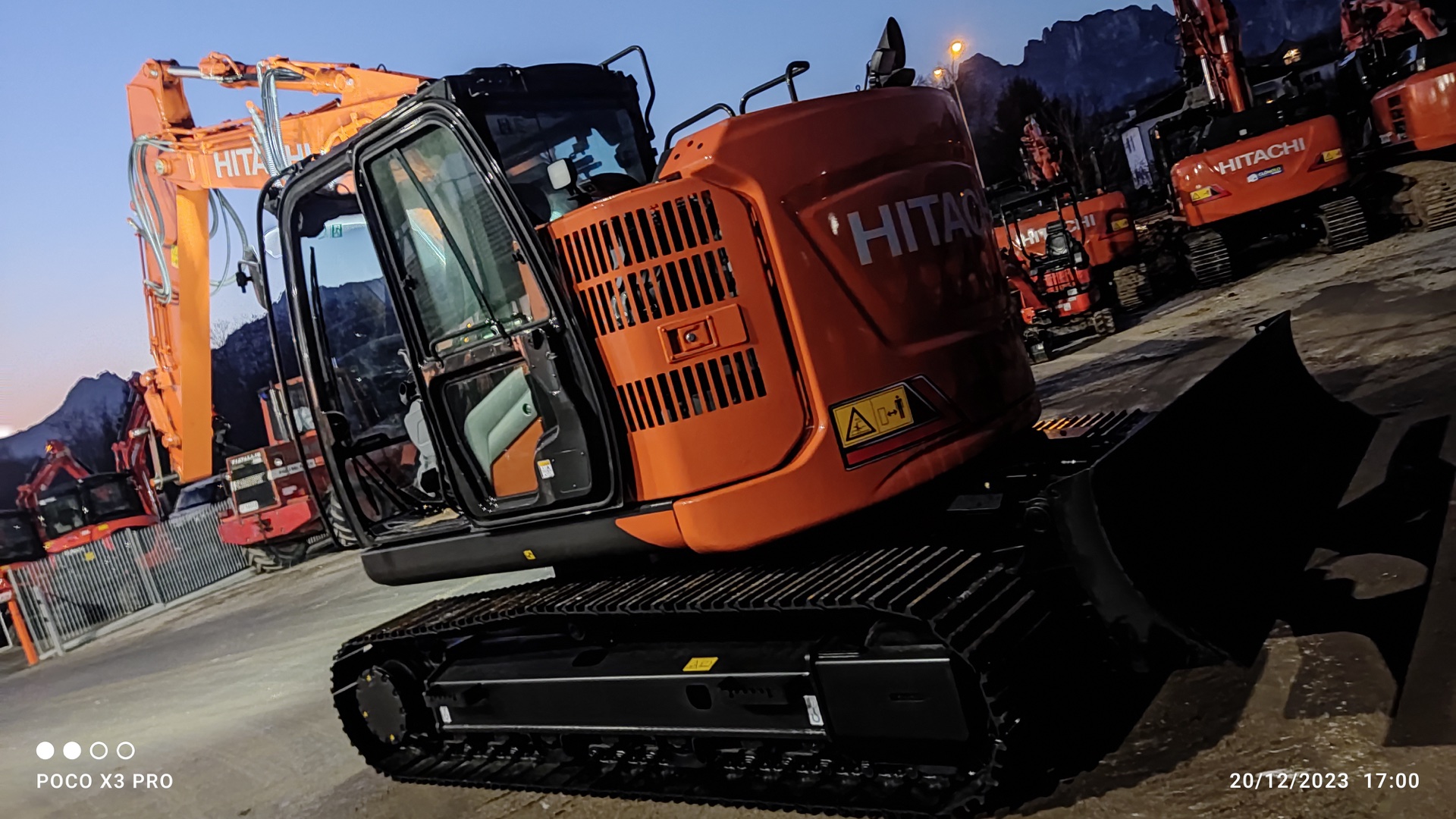 Escavatore cingolato HITACHI ZX 135US-7 / 2P-BL - Franco Clò Macchine Movimento Terra