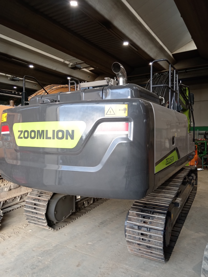 Escavatore cingolato ZOOMLION ZE 225GN - Franco Clò Macchine Movimento Terra