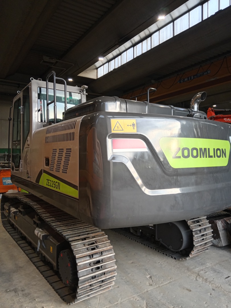 Escavatore cingolato ZOOMLION ZE 225GN - Franco Clò Macchine Movimento Terra