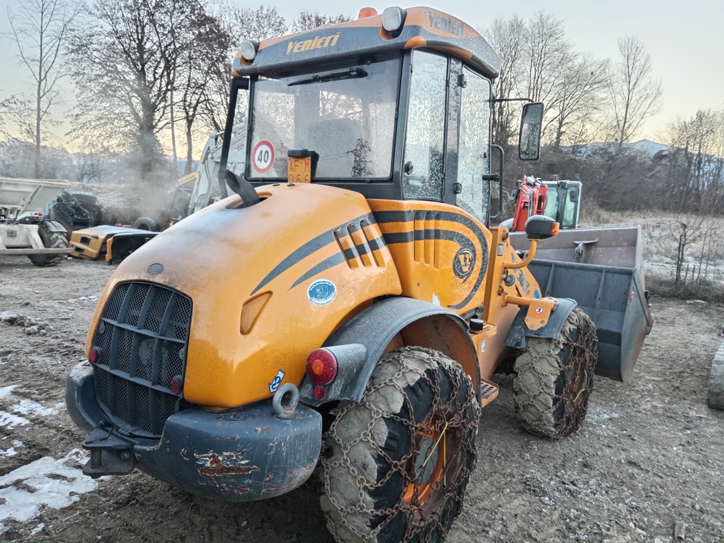 Pala gommata media VENIERI VF 3.63 F - Franco Clò Macchine Movimento Terra