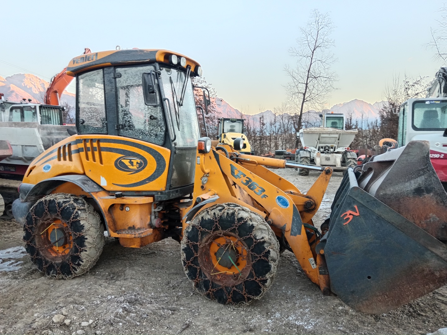 Pala gommata media VENIERI VF 3.63 F - Franco Clò Macchine Movimento Terra