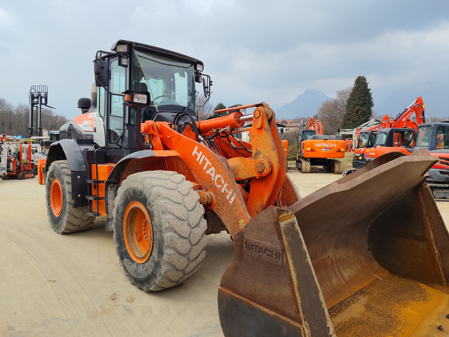 Pala gommata grande HITACHI ZW 180-6 - Franco Clò Macchine Movimento Terra