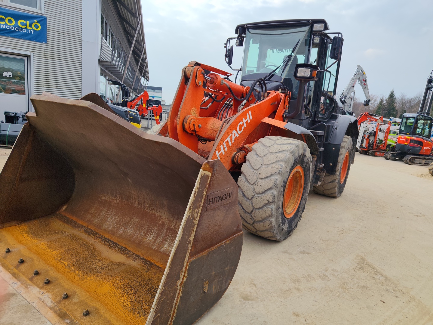 Pala gommata grande HITACHI ZW 180-6 - Franco Clò Macchine Movimento Terra