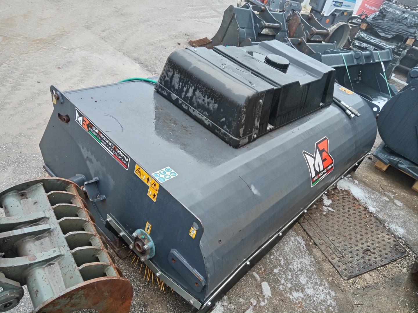 Benna Spazzolatrice BS 210HD - Franco Clò Macchine Movimento Terra